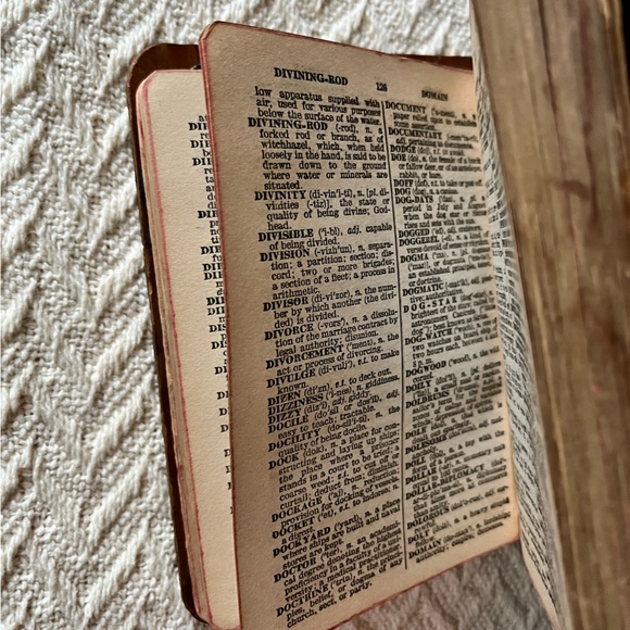 Wood Cover New Popular Webster’s Dictionary VINTAGE - Picture 7 of 9